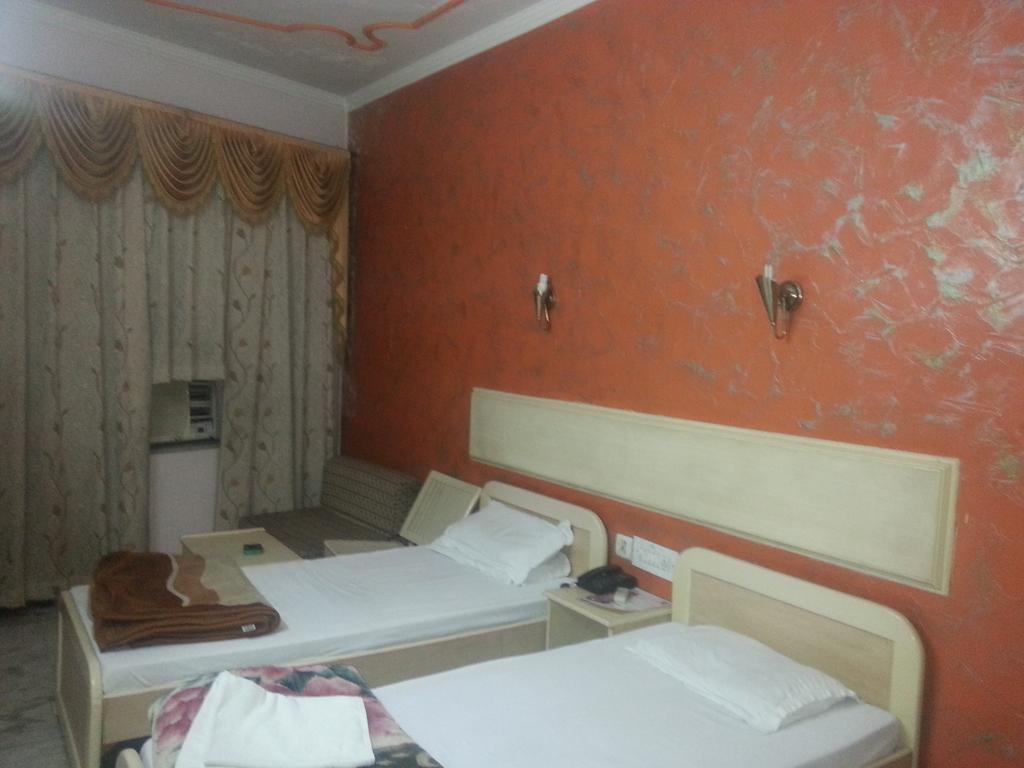 Hotel Royale Paradise Noida Kamer foto