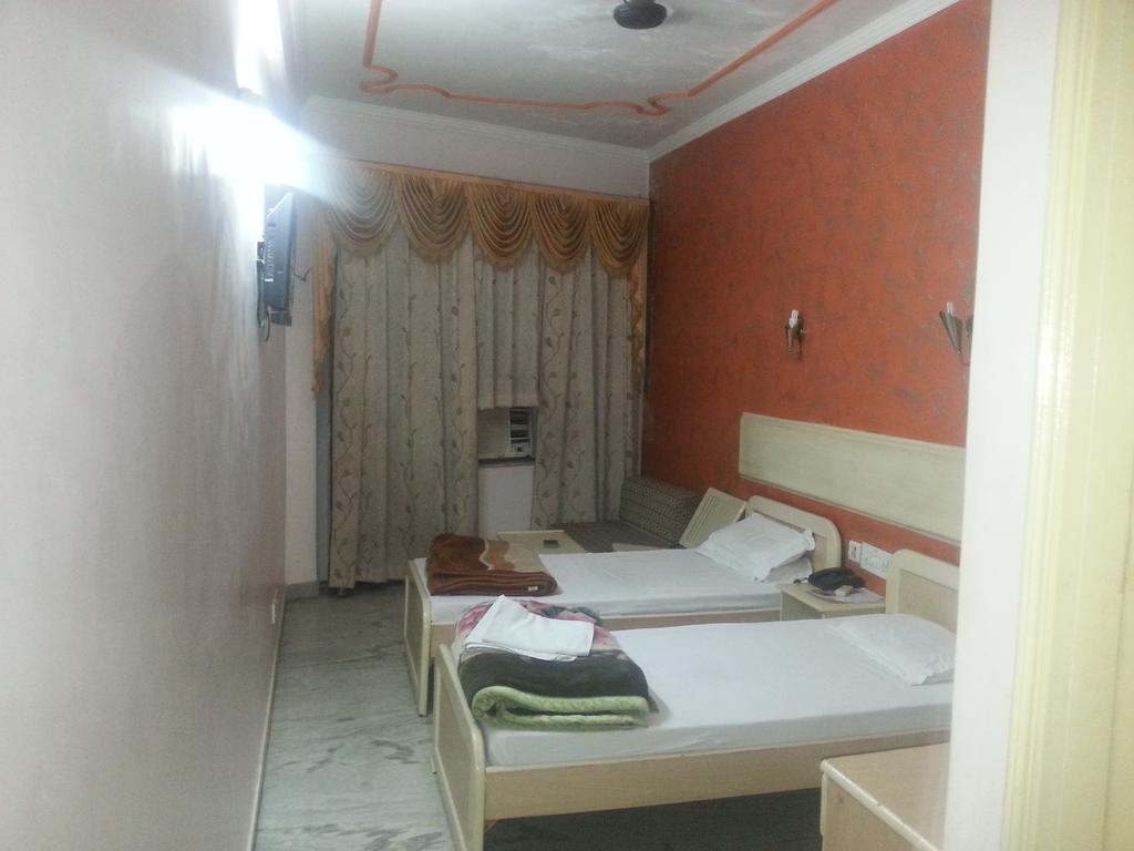 Hotel Royale Paradise Noida Kamer foto