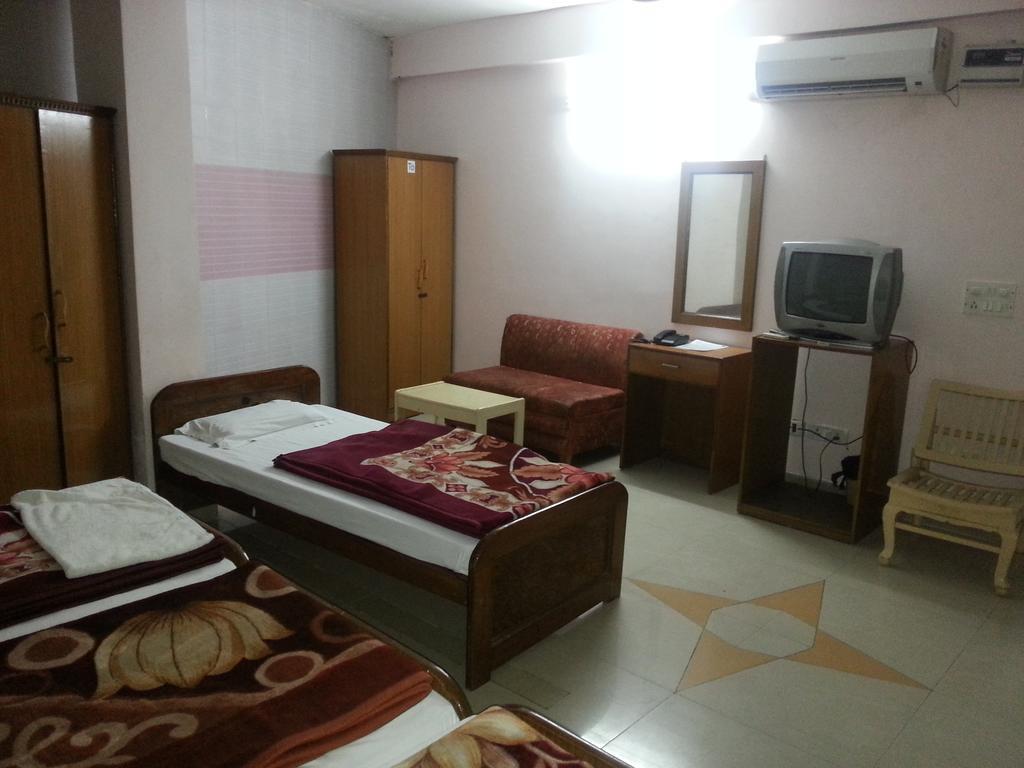 Hotel Royale Paradise Noida Kamer foto